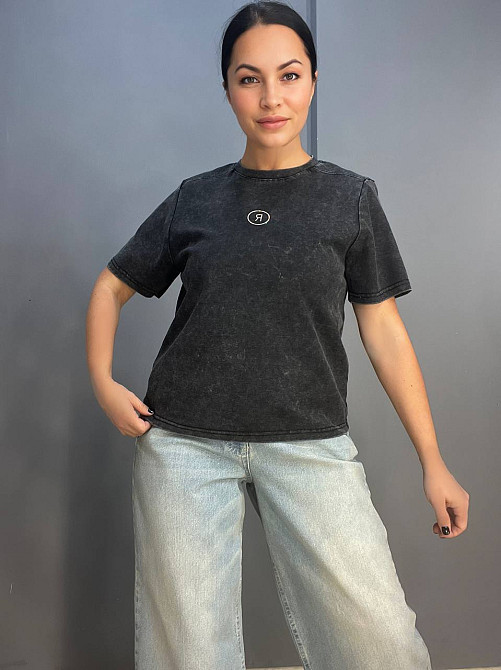 Футболка жіноча A-N 02517 варена аплікація літера "R" з камінців попереду середньої довжини one size, чорний, one size Київ - фото 10