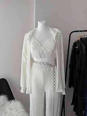 Жіночий легкий базовий костюм-трійка: сорочка топ і штани плісе Молочний, 48/50 Одеса