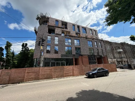 Новое здание в центре города, Староказацкая 20, на перекрестке. Уникальный проект, от именитых дизайнеров. Система отопления и кондиционирования возду Днепр