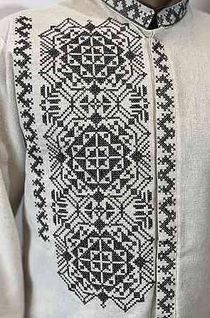 Чоловіча лляна вишиванка з чорним орнаментом на гудзиках Київ