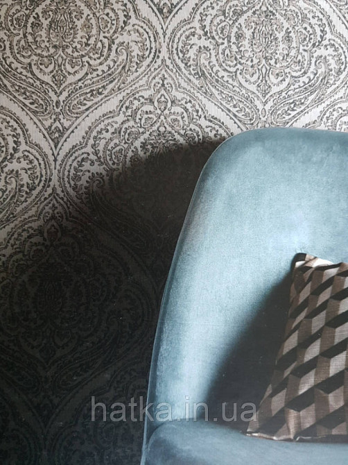 Текстильні шпалери на флізеліновій основі Cador Rasch Textil 086743 вензелі оливковий чорний з бронзою Київ - фото 1