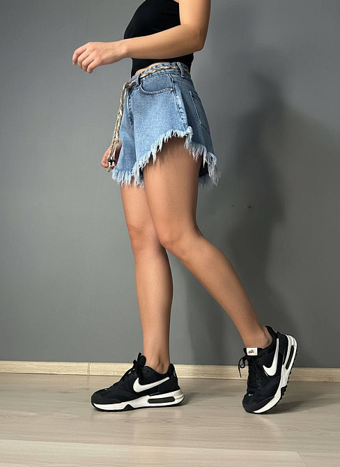 Шорти жіночі джинсові Liana 4-036 розкльошені A-силует з бахромою та поясом блакитні, блакитний, 33, 33, 88 см Київ - фото 4