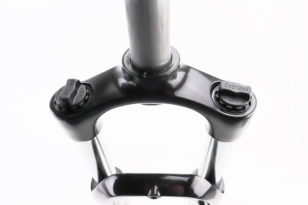 Вилка 27,5" амортизаційна, без різьби 1-1/8" (28,6мм), шток 255мм, з ходом 80мм, Disk-brake, Preload, алюмінієва, чорна XCE 28 Київ - фото 3