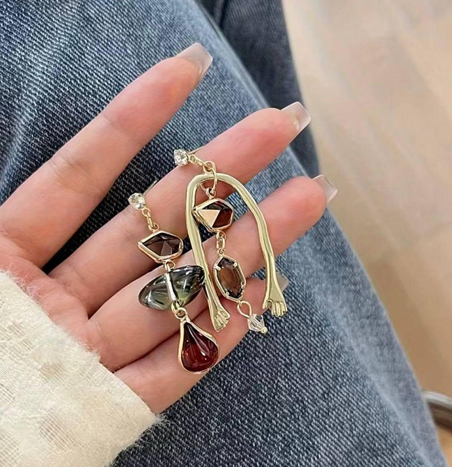 Серьги асимметричные золотистые с кристаллами дизайнерские длинные Киев - изображение 1