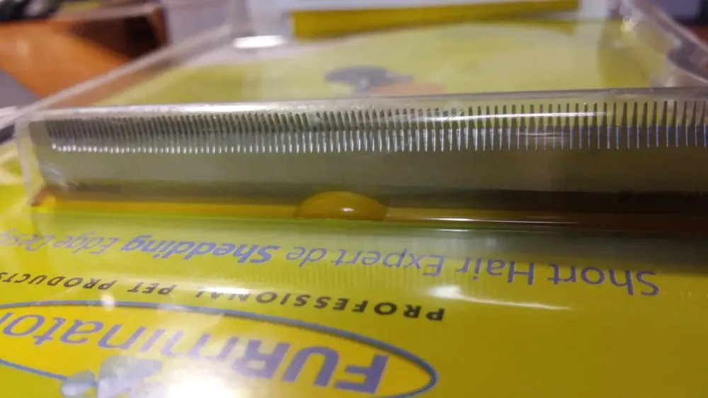 Фурминатор для длинношерстных собак и кошек с кнопкой Furminator Short Hair Large 10 см Коломия - фото 5