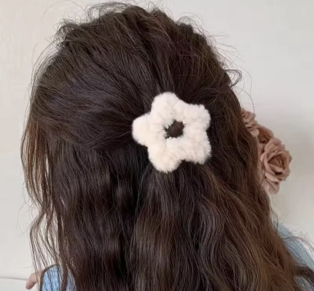 Заколка зі штучного хутра 