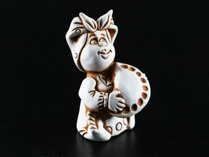 Фигурка Солоха в вареником гипсовая Киев - изображение 1