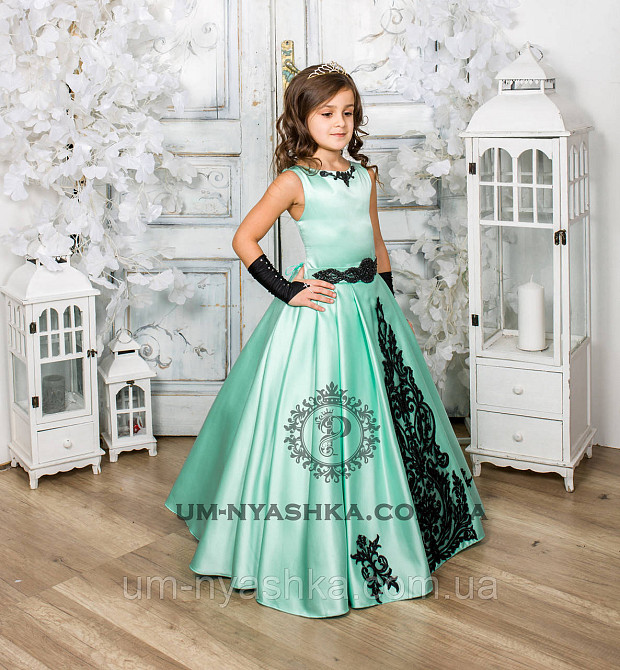 Шикарное длинное платье с черным купоном на 6-8 лет Кривой Рог - изображение 1