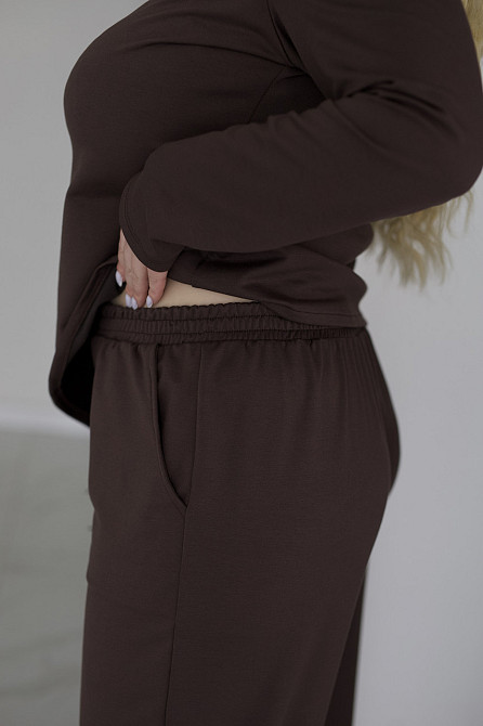 Жіночий костюм з асиметричним лонгслівом "Travel" | Батал Шоколадний, 50-52 Київ - фото 7