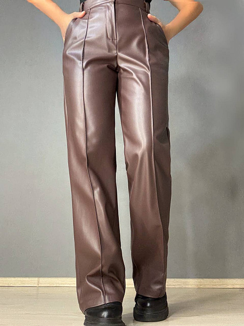 Брюки жіночі Gritana 201 з екошкіри прямі зі стрілкою коричневі, коричневий, S Київ - фото 1