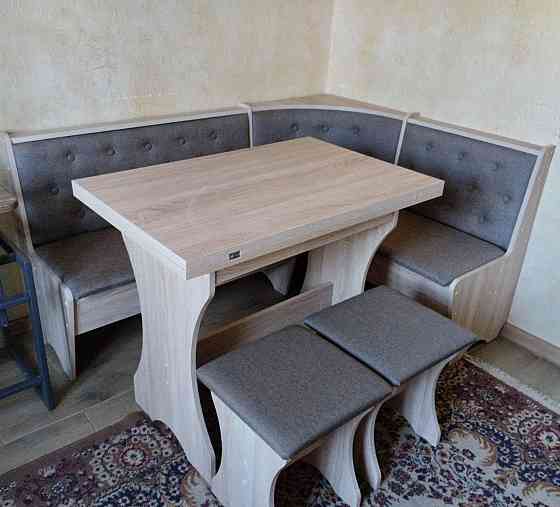 Семейный уголок кухонный со столом и 2 табурета 114х154 см Дуб Самоа Львов