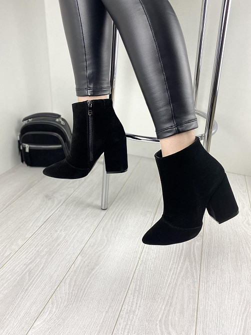 Модні черевики жіночі демісезонні весна-осінь чорні з натуральної замші на підборах р. 36, 37 2 Коломия - фото 7