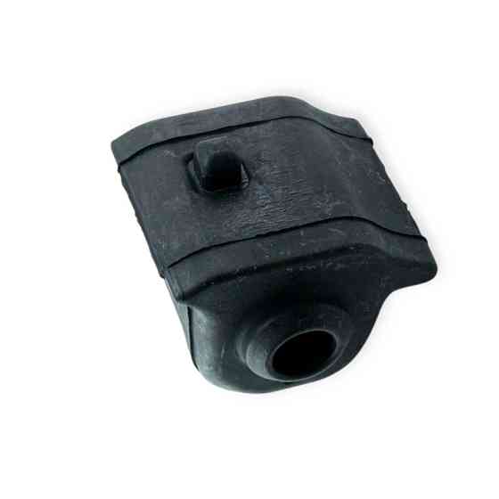 Втулка передняя Тойота Auris 06- правая R стабилизатора Мукачево