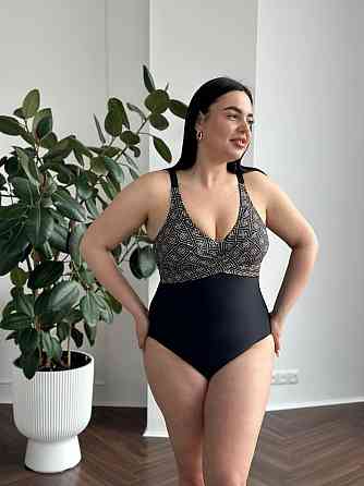 Женский купальник слитный большого размера с принтом plus size с поролоновыми чашками на бретельках бифлекс черный Одесса
