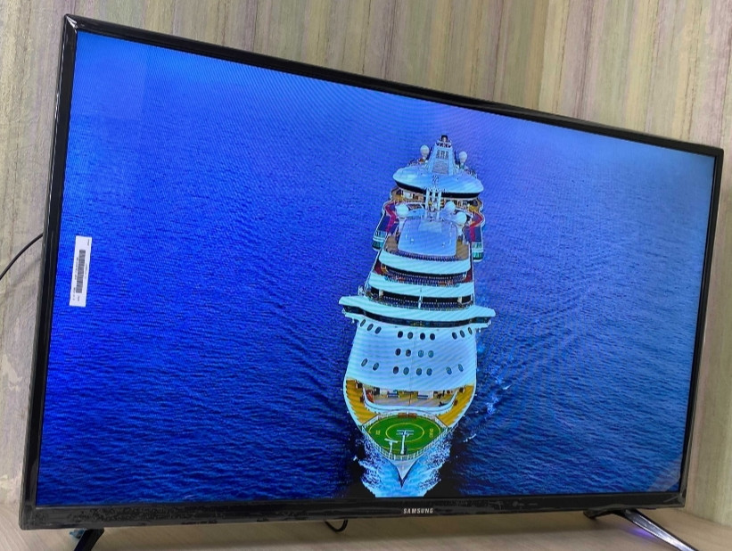 Телевизор: Тонкий! Samsung Smart TV 42