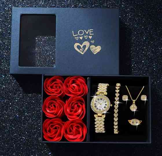 Подарочный набор для девушек наручные часы кольцо браслет ожерелье серьги в подарочной коробки золотой Киев