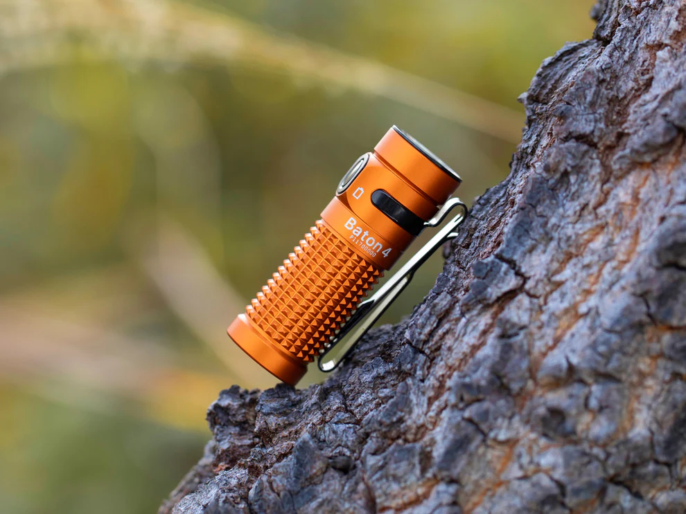 Ліхтар Olight Baton 4 Orange — Потужний EDC ліхтарик 1300 лм, дальність 170 м, магнітна зарядка, IPX-8, акумуляторний Київ - фото 9
