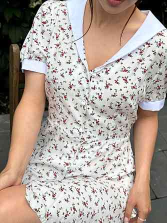 Жіноча легка міні-сукня з штапелю з білим комірцем Червоні квіти XS-S Харків