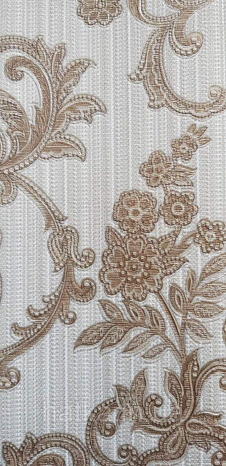 Шпалери вінілові на флізеліні AdaWall Seyyah 1.06х10 вензелю завитки великі структурні золотом на бежево-сірому Київ - фото 5