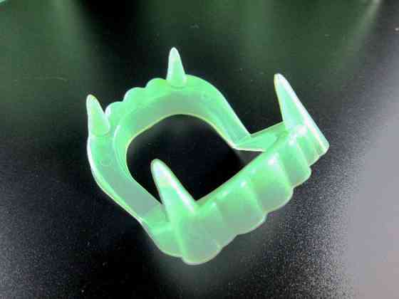 Зубы вампира для детей 4 на 5 см салатовый Киев