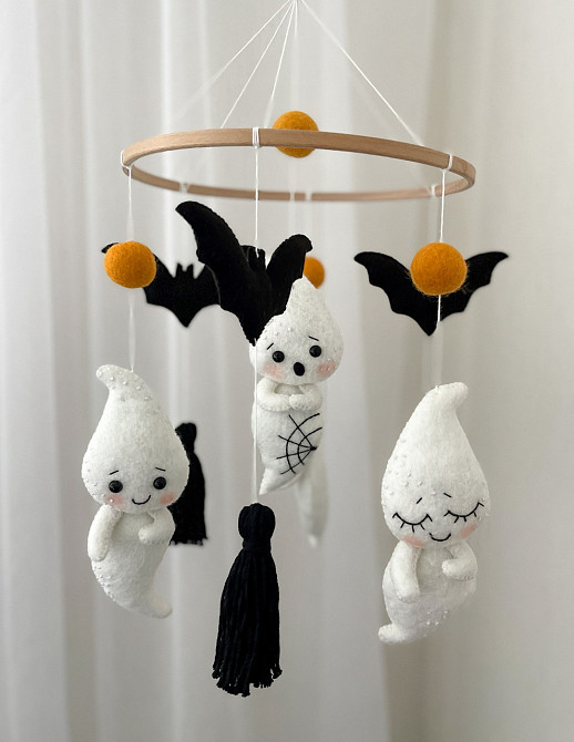 Дитячий мобіль на ліжечко для немовлят ручної роботи WooolyWool «Веселі привиди» Київ - фото 2