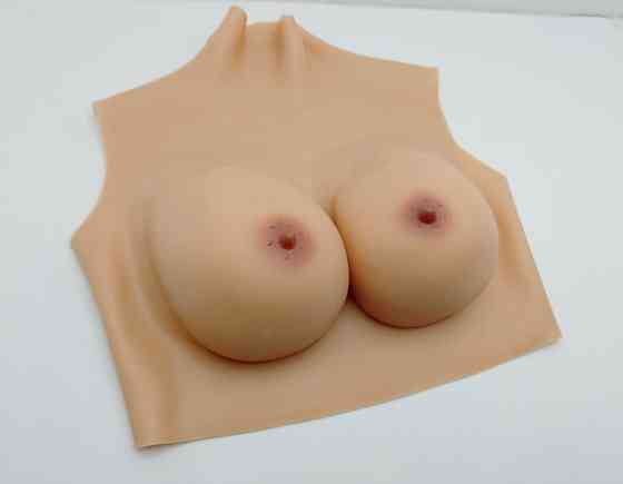 Реалістичні силіконові груди протез грудей (товар вживаний) Луцьк