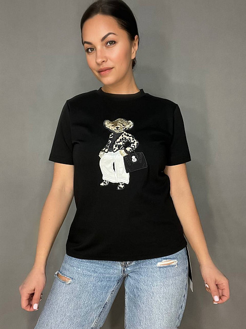 Футболка жіноча A-N 26007 базова однотонна нашивка ведмедик з сумкою середня довжина one size, чорний, one size Київ - фото 1