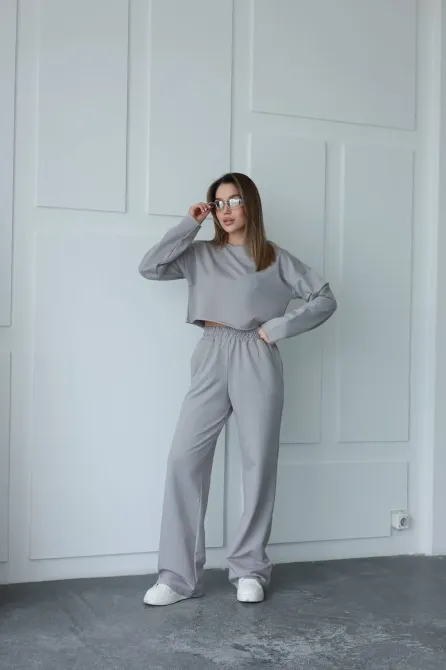 Стильний костюм із кроп-світшотом та прямими штанами Одеса - фото 4