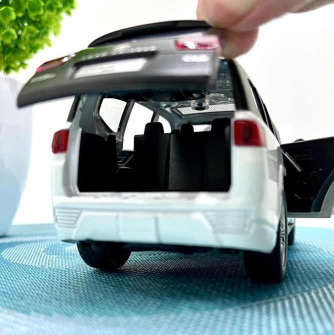 Машина Автосвіт Toyota Land Cruiser 300 інерційна масштаб 1:32 відчиняються двері капот багажник 15 см Біла (AP-2088) Чернігів - фото 9