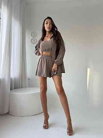 Женский летний прогулочный оверсайз костюм тройка: рубашка топ и шорты американский креп жатка Мокко Одесса