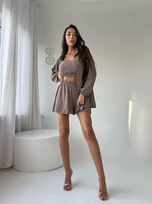 Женский летний прогулочный оверсайз костюм тройка: рубашка топ и шорты американский креп жатка Мокко Одесса - изображение 5