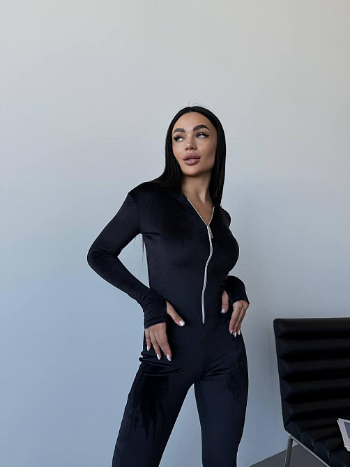 Жіночий облягаючий комбінезон з вишивкою та камінцями на спинці турецький велюр Чорний, 46/48 Одеса - фото 10