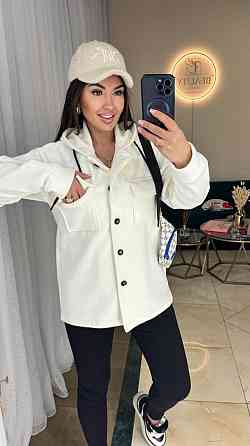 Женская теплая рубашка на пуговицах с капюшоном и двумя накладными карманами турецкий плотный флис Молочный, 42/44 Одесса