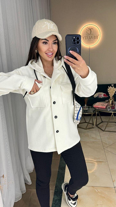 Жіноча тепла сорочка на ґудзиках із капюшоном і двома накладними кишенями турецький щільний фліс Молочний, 42/44 Одеса - фото 2