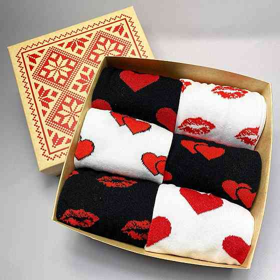 Набор мужских носков в подарочной коробке 6 пар белые и черные с сердечками Одесса