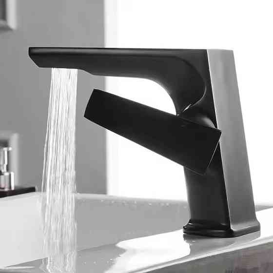 Змішувач для умивальника, раковини з латуні дизайнерський, з боковим важелем колір чорний Кам'янець-Подільський