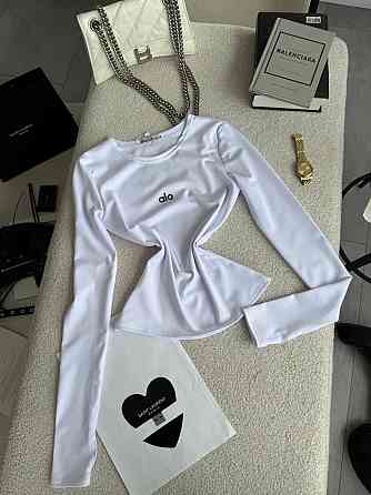 Стильний жіночий базовий лонгслів із написом і вирізом під пальчик мікродайвінг Білий Одеса