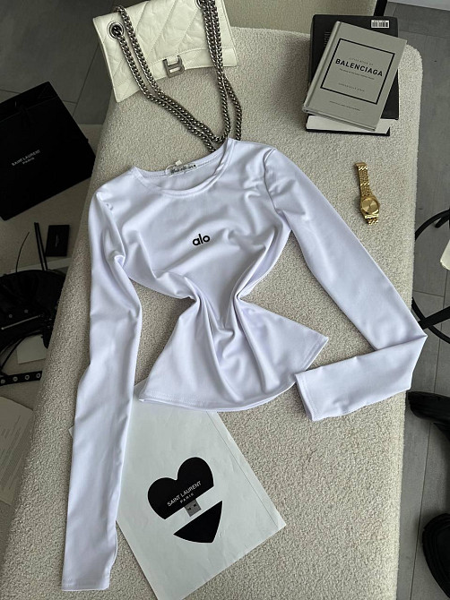 Стильный женский базовый лонгслив с надписью и вырезом под пальчик микродайвинг Белый Одесса - изображение 6