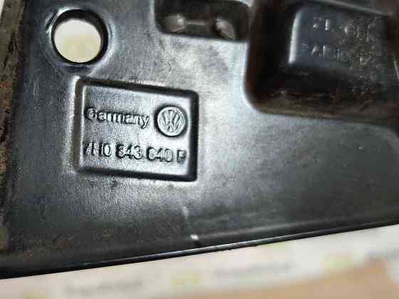 Обмежувач бокових зсувних дверей нижній VW T5 T6 2003-2019 (7H0843640F) Ковель