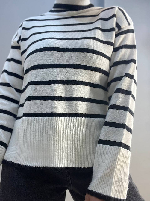 Светр жіночий A-N 263 оверсайз високе горло смуга розрізи вільний, білий, one size Київ - фото 11