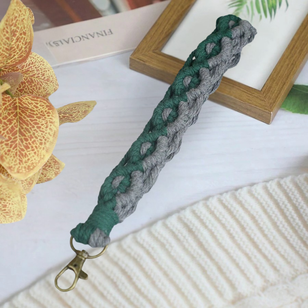 Набір макраме для ручного плетіння і в'язання брелока "Петля" для ключів і аксесуарів 22х3см, зелений з сірий Кам'янець-Подільський - фото 3