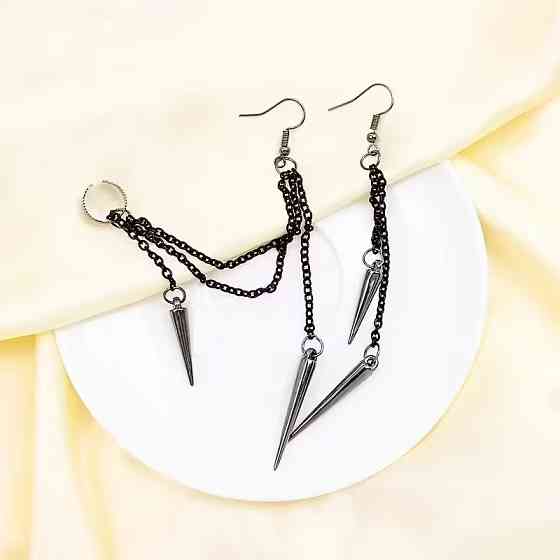 Серьги с цепочкой и шипами – ассиметричные готические украшения Киев