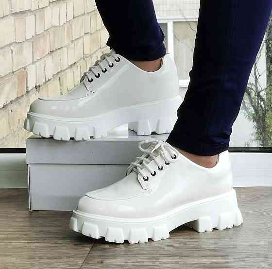 Жіночі Білі Туфлі Кросівки на Танкетці Сліпони Лакові Мокасини (розміри: 36,37,38,39,40,41) — 6-20 Дніпро