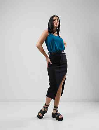 Юбка с фигурным разрезом 