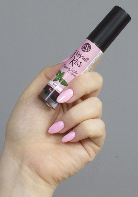 Блеск для губ с эффектом вибрации Secret Play - LIP GLOSS Vibrant Kiss Mint, 6 грамм Sex Aura Киев - изображение 3