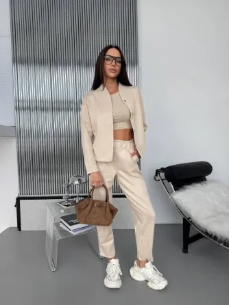 Женский замшевый водолазный костюм чёрного и светло-бежевого Одесса