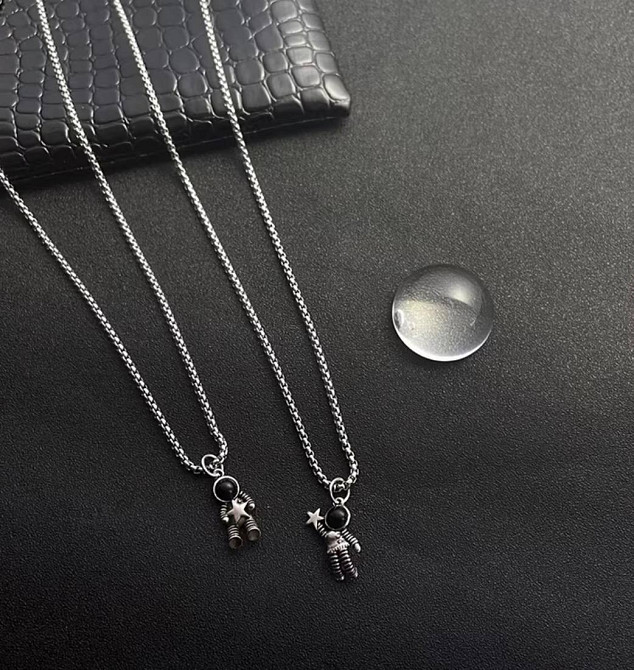 Парні кулони космонавти магнітні на ланцюжку, підвіски для закоханих Київ - фото 2