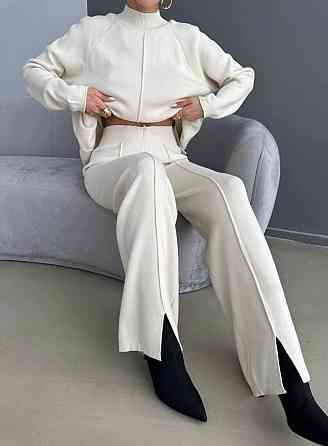 Женский базовый теплый брючный костюм двойка: свитер и штаны машинная вязка Молочный Одесса