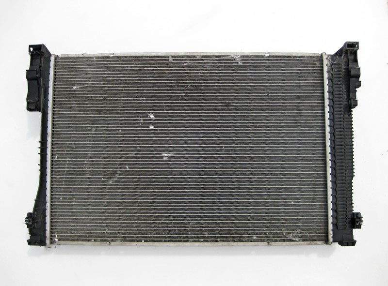 Mercedes-Benz  A2045003703 Дефектний радіатор охолодження двигуна C-Class W204 E-Class W212 Відламані нижні кріплення Одеса - фото 2