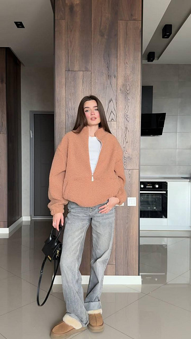 Женский теплый оверсайз худи с молнией из меха баранчика Кемел Одесса - изображение 1